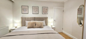 Spacious and well equipped 5-bed Home in Bedford, close to main routes